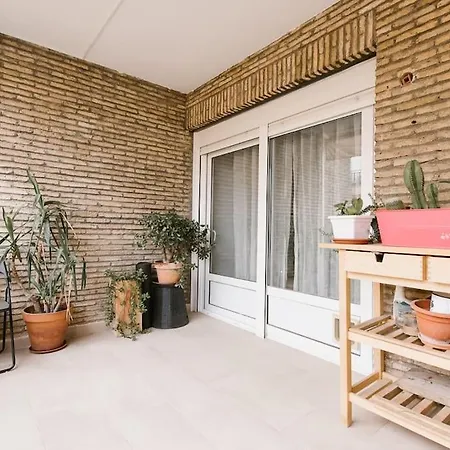 Apartment Cozy But Modern 2 Bed/bath Perfect For Families *